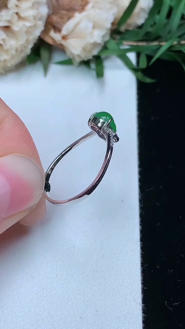 天然A货翡翠葫芦戒指，尺寸17-7.2-5，重量:1.50g2026年3月23日
工厂直销收藏佳品,种好水足，色泽均匀，有种有色，上手高大气！