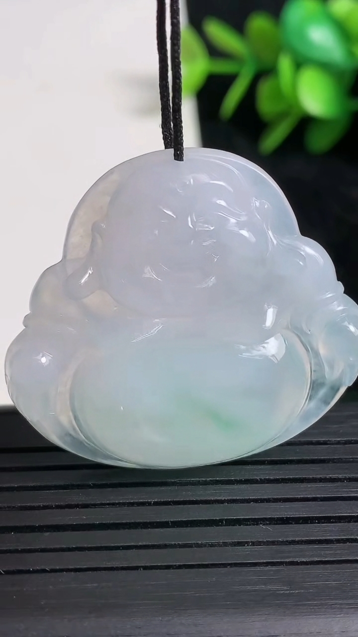 天然A货翡翠冰种飘花佛公吊坠尺寸35.9-39-5.9重量:12.95g
3月23日