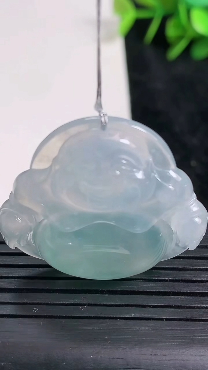 天然A货翡翠佛公吊坠尺寸32.5-34.8-6.2重量:10.71g
3月23日