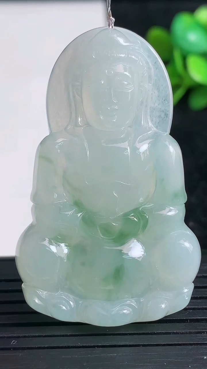 天然A货翡翠冰种飘花观音菩萨吊坠尺寸51.2-32-5.5重量:15.75g
3月23日