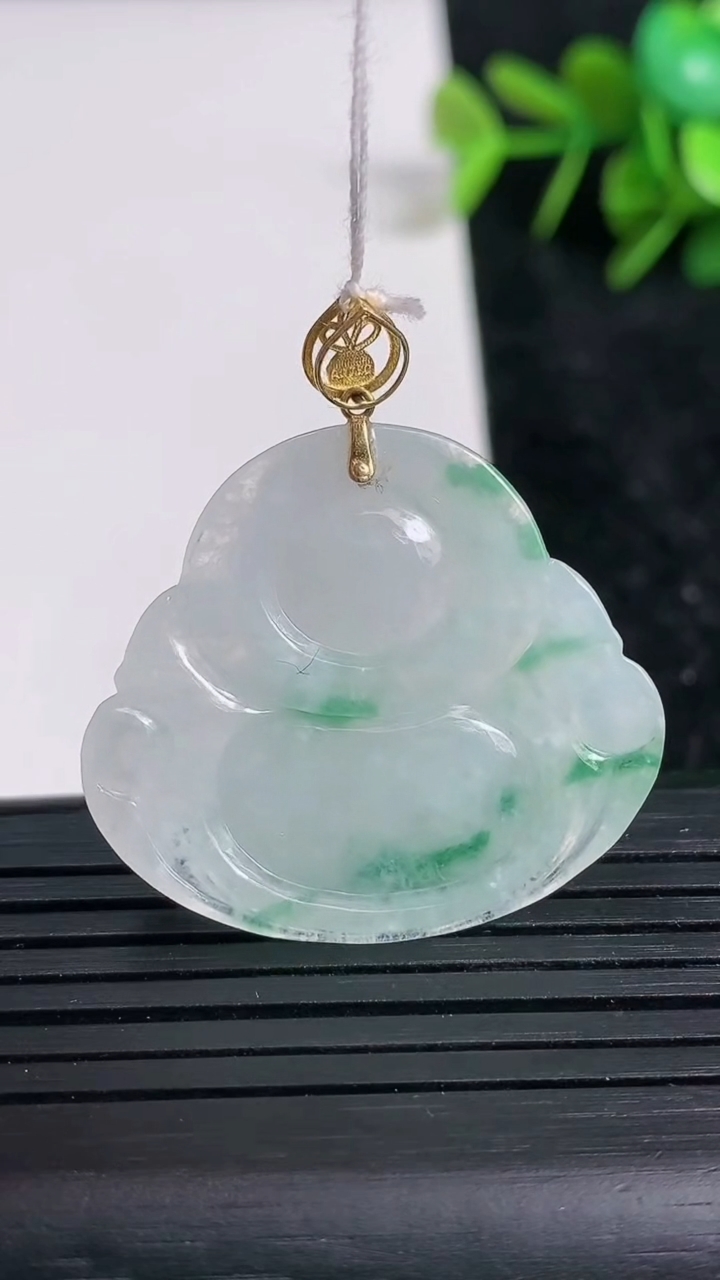 天然A货翡翠佛公吊坠尺寸28.5-32-5.8重量:8.32g
3月23日