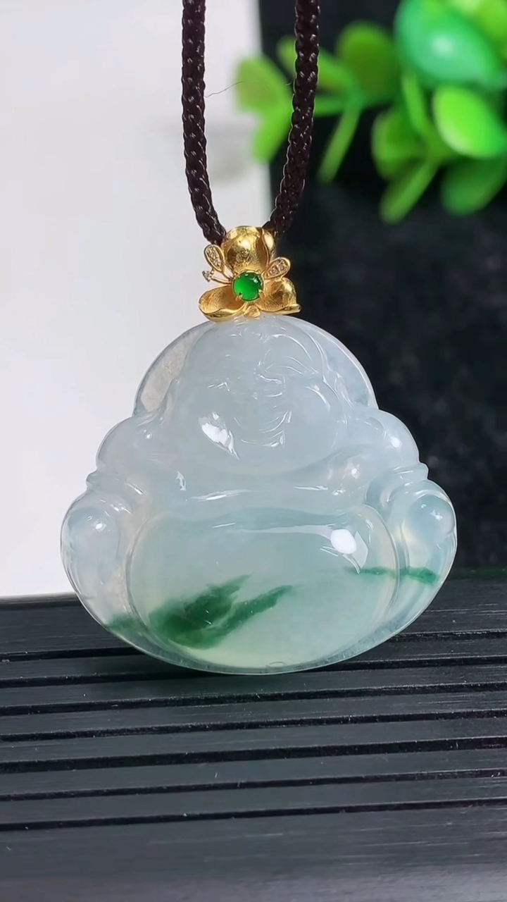 天然A货翡翠种飘花佛公吊坠尺寸29.9-30.5-6重量:7.87g
3月23日