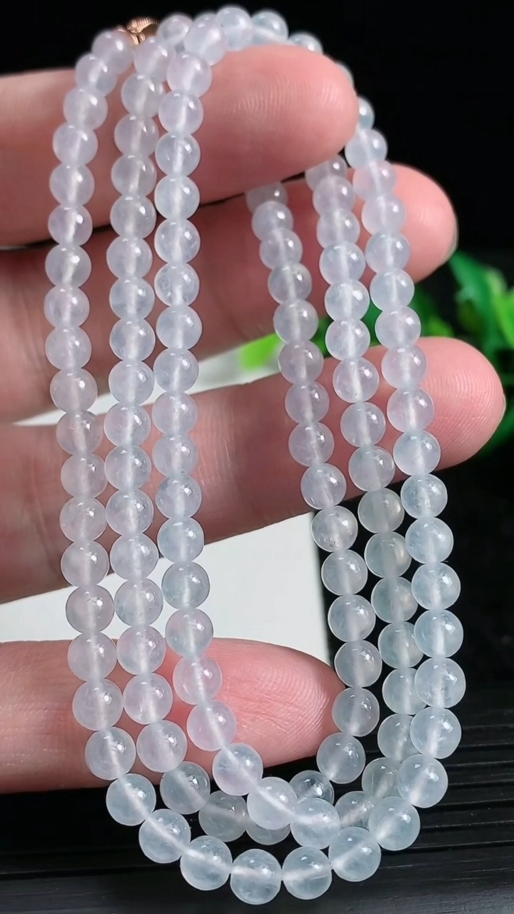 天然A货翡翠种白冰圆珠项链尺寸4.6-128颗重量:23.88g3月23日
工厂直销收藏佳品,种好水足，色泽均匀，有种有色，上手高大气！