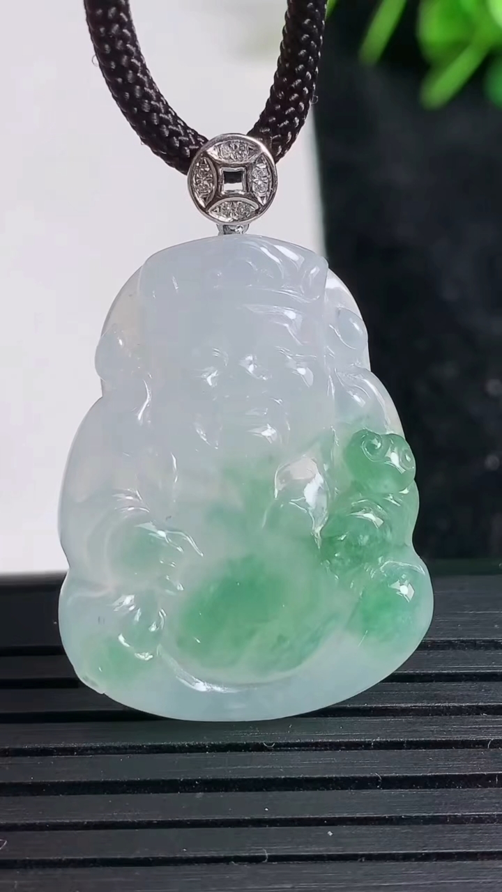 天然A货翡翠财神爷吊坠尺寸30.6-23.7-5.3重量:8.22g
3月23日