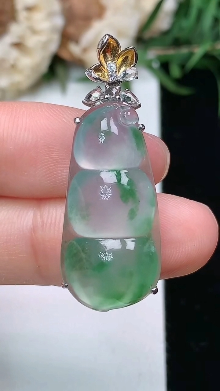 天然A货翡翠福豆吊坠，尺寸27-13-8，重量:4.69g
3月23日