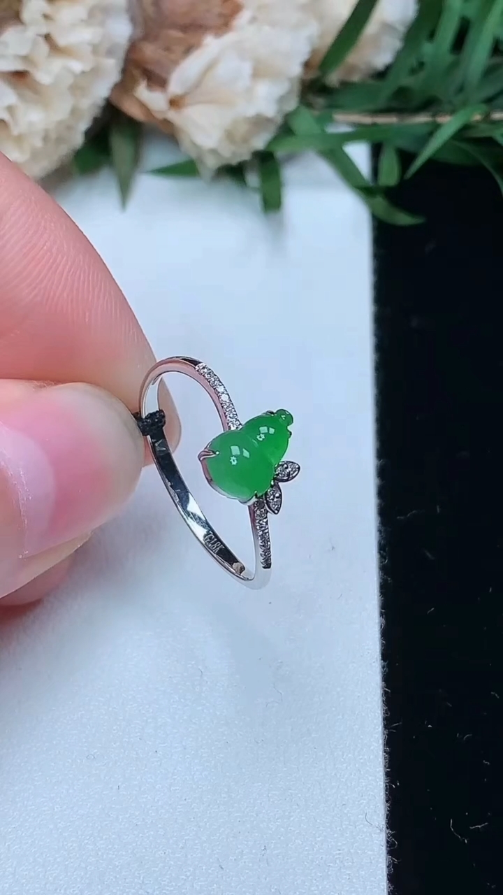 天然A货翡翠葫芦戒指，尺寸17-7.2-5，重量:1.50g2026年3月23日
工厂直销收藏佳品,