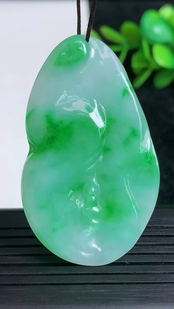天然A货翡翠无相佛吊坠尺寸50.6-30.5-5.7重量:16.25g
3月23日