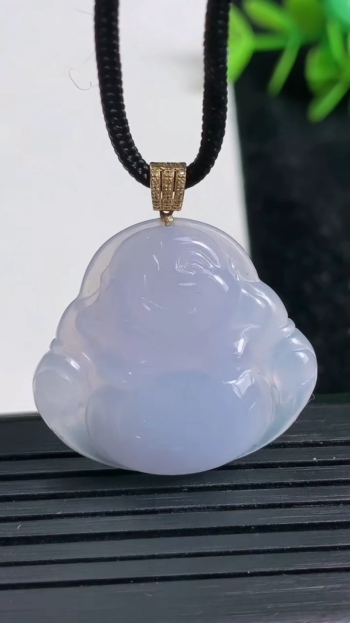 天然A货翡翠18K金紫罗兰佛公吊坠尺寸26.2-29-5.4重量:6.46g
3月23日