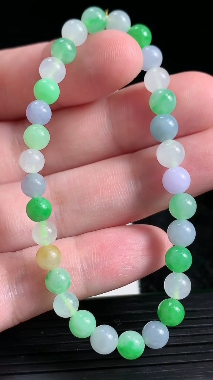 天然A货翡翠三彩圆珠手串尺寸6.1-31颗重量:10.66g3月23日
工厂直销收藏佳品,种好水足，