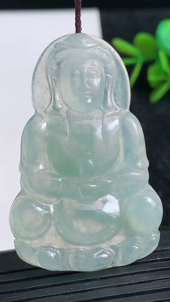 天然A货翡翠观音菩萨吊坠尺寸49.7-32.6-4.9重量:14.22g
3月23日