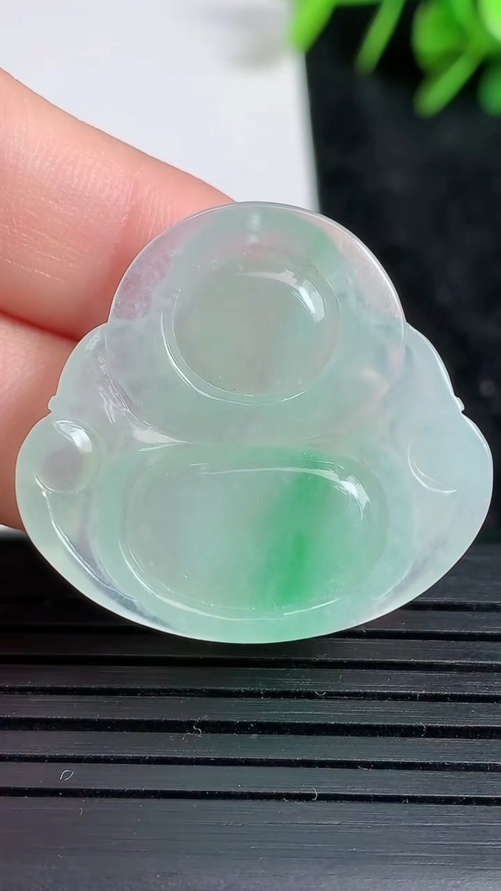 天然A货翡翠佛公吊坠尺寸28-30.4-5.7重量:7.52g
3月23日