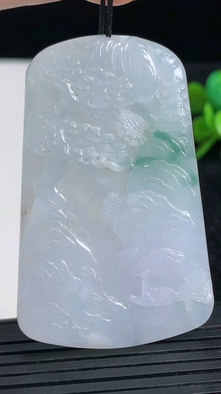 天然A货翡翠牌吊坠尺寸58.9-37.3-5.4重量:28.32g
3月23日