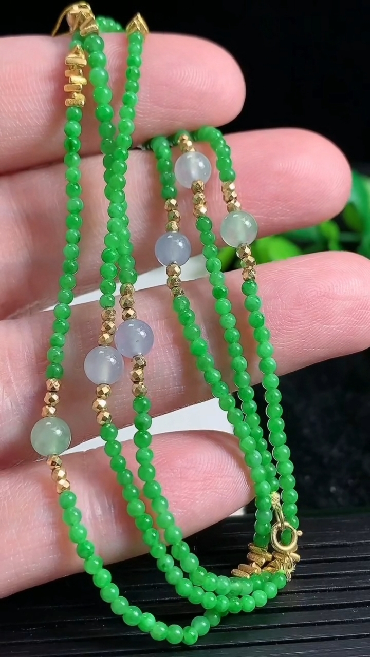 天然A货翡翠小米珠项链尺寸2.1重量:6.62g3月23日
工厂直销收藏佳品,种好水足，色泽均匀，有种有色，上手高大气！