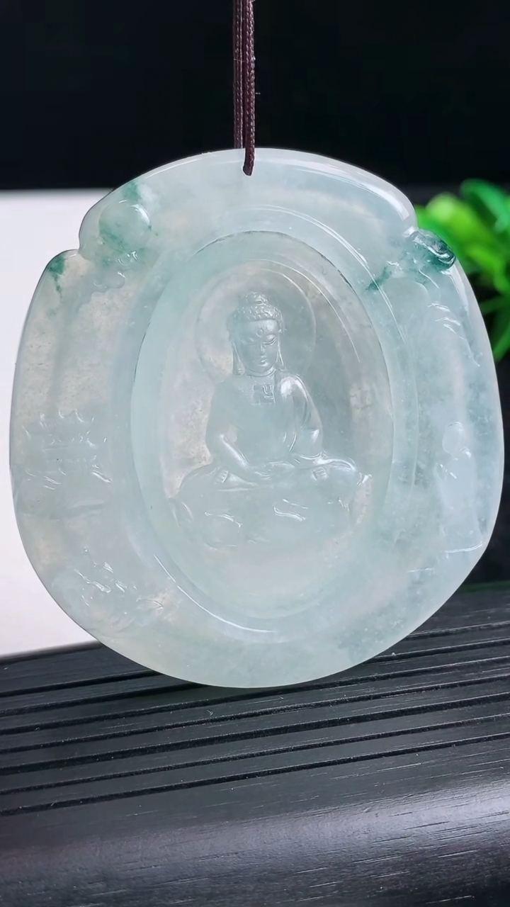 天然A货翡翠冰种飘花大日如来吊坠尺寸56.7-52.4-6.6重量:19.18g
3月23日