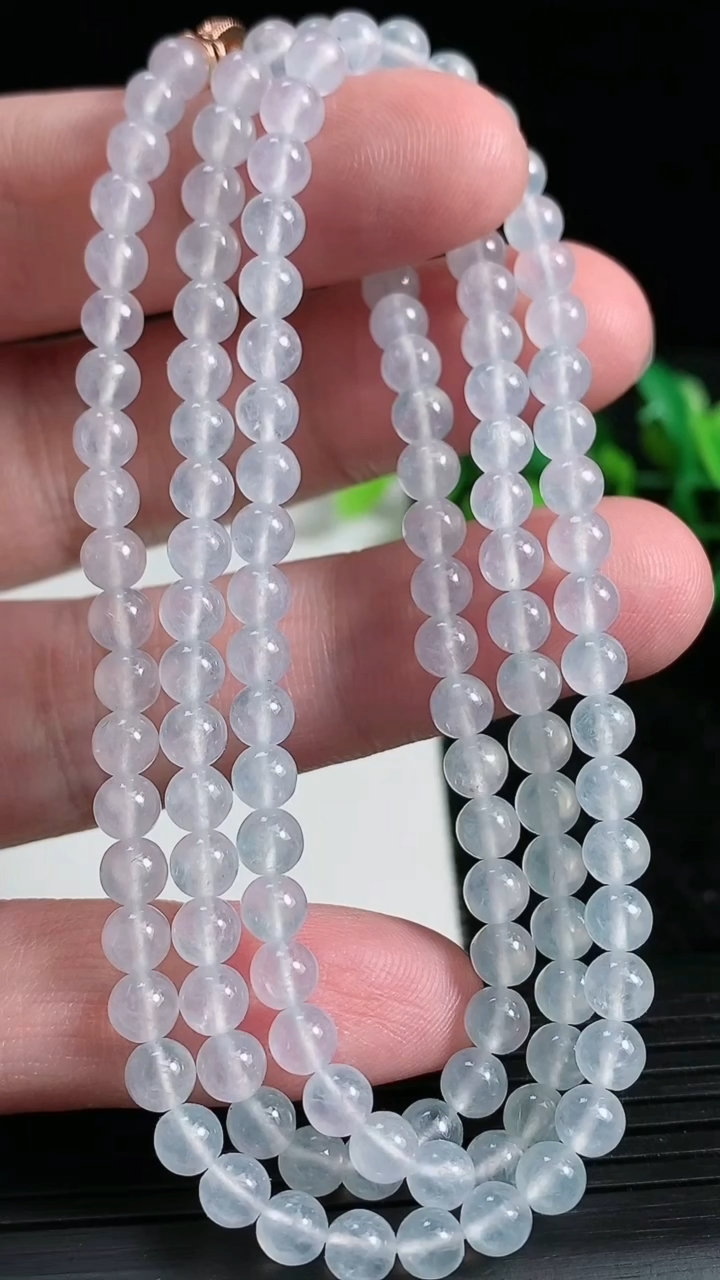 天然A货翡翠种白冰圆珠项链尺寸4.6-128颗重量:23.88g3月23日
工厂直销收藏佳品,种好水