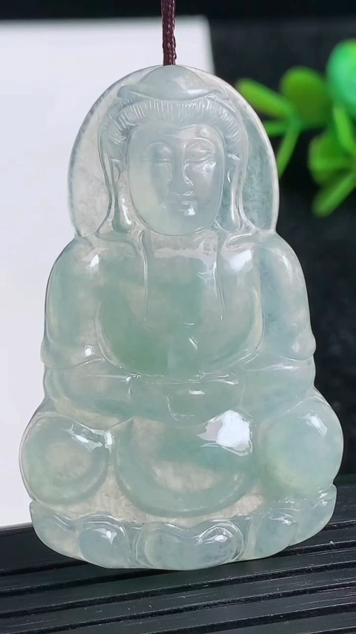 天然A货翡翠观音菩萨吊坠尺寸49.7-32.6-4.9重量:14.22g
3月23日