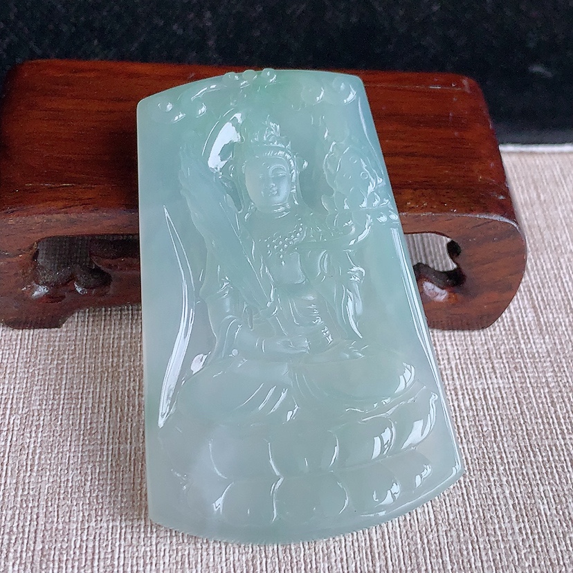 天然A货翡翠晴水虚空藏菩萨吊坠 
尺寸69.5-43.3-5mm 重量36.35g 0322