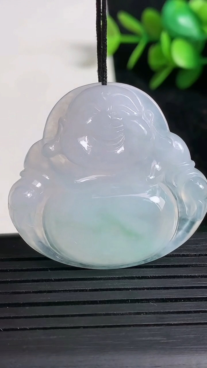 天然A货翡翠冰种飘花佛公吊坠尺寸35.9-39-5.9重量:12.95g
3月23日