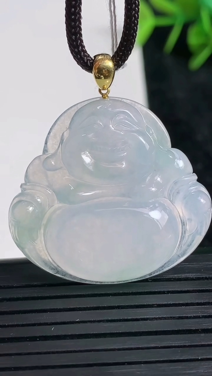 天然A货翡翠佛公吊坠尺寸31.3-34.1-6.2重量:10.38g
3月23日