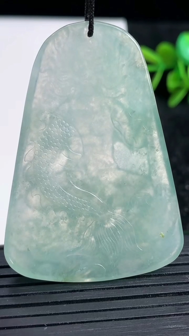 天然A货翡翠御龙不动明王吊坠尺寸54.6-39-5.5重量:23.19g
3月23日