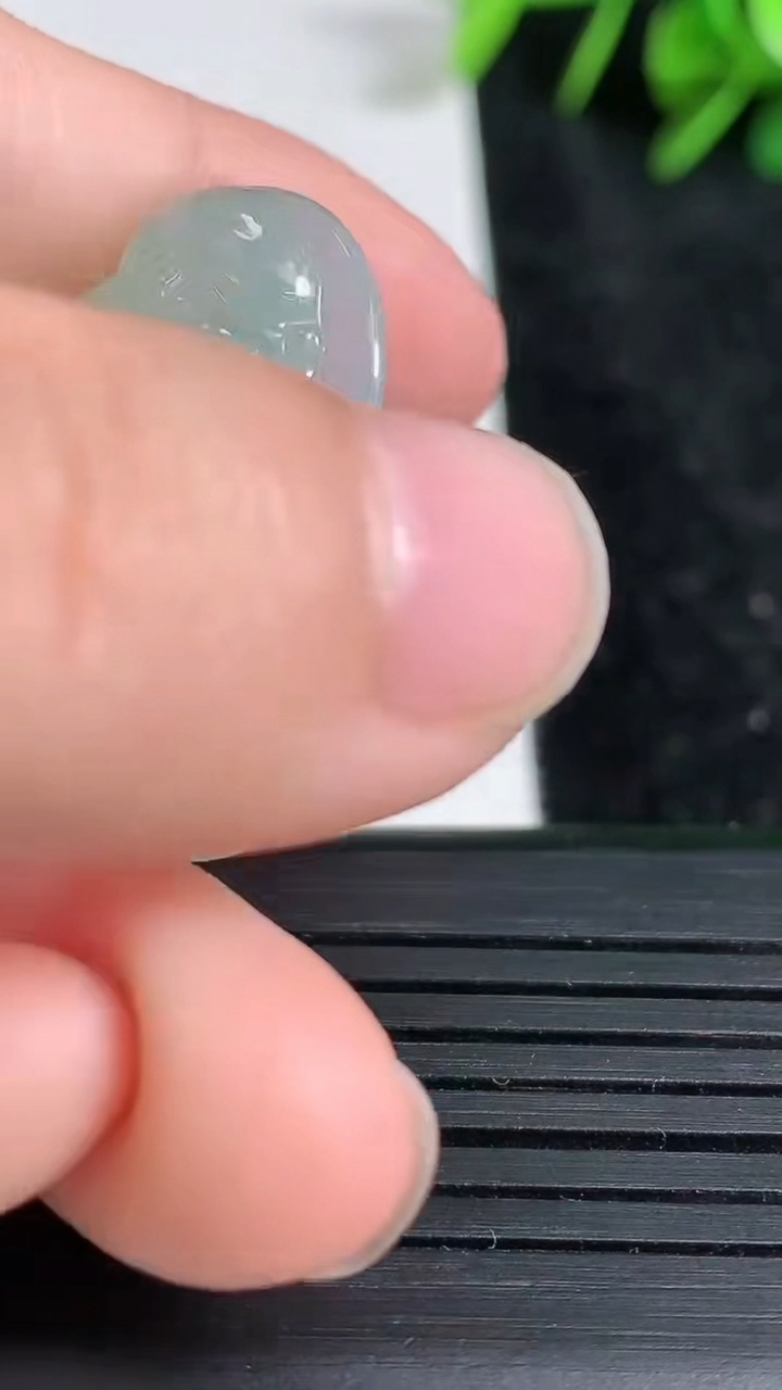 天然A货翡翠佛公吊坠尺寸28-30.4-5.7重量:7.52g
3月23日