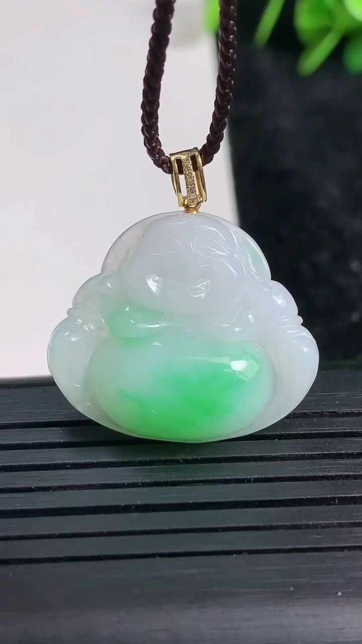 天然A货翡翠佛公吊坠尺寸22.4-26.3-5.5重量:5.00g
3月23日