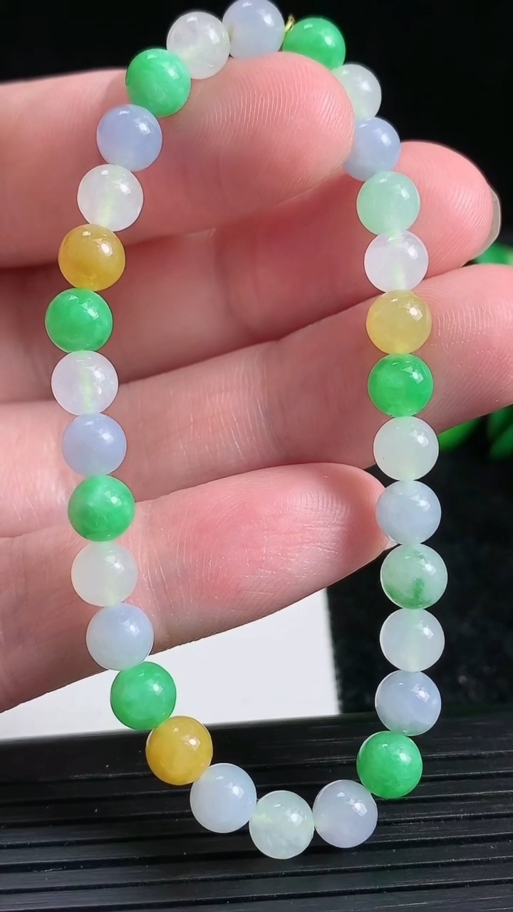 天然A货翡翠三彩圆珠手串尺寸5.8-30颗重量:10.92g3月23日
工厂直销收藏佳品,种好水足，色泽均匀，有种有色，上手高大气！