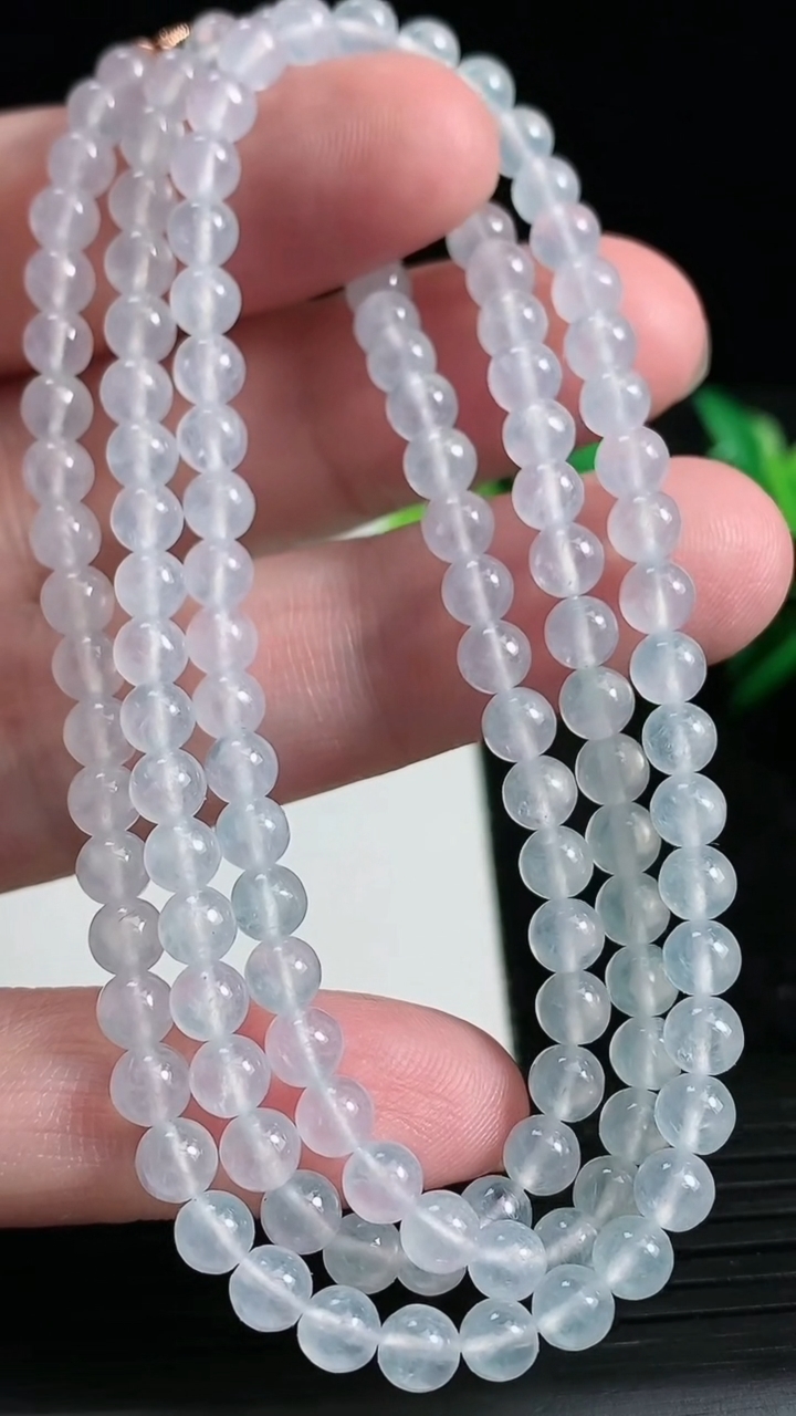 天然A货翡翠种白冰圆珠项链尺寸4.6-128颗重量:23.88g3月23日
工厂直销收藏佳品,种好水足，色泽均匀，有种有色，上手高大气！