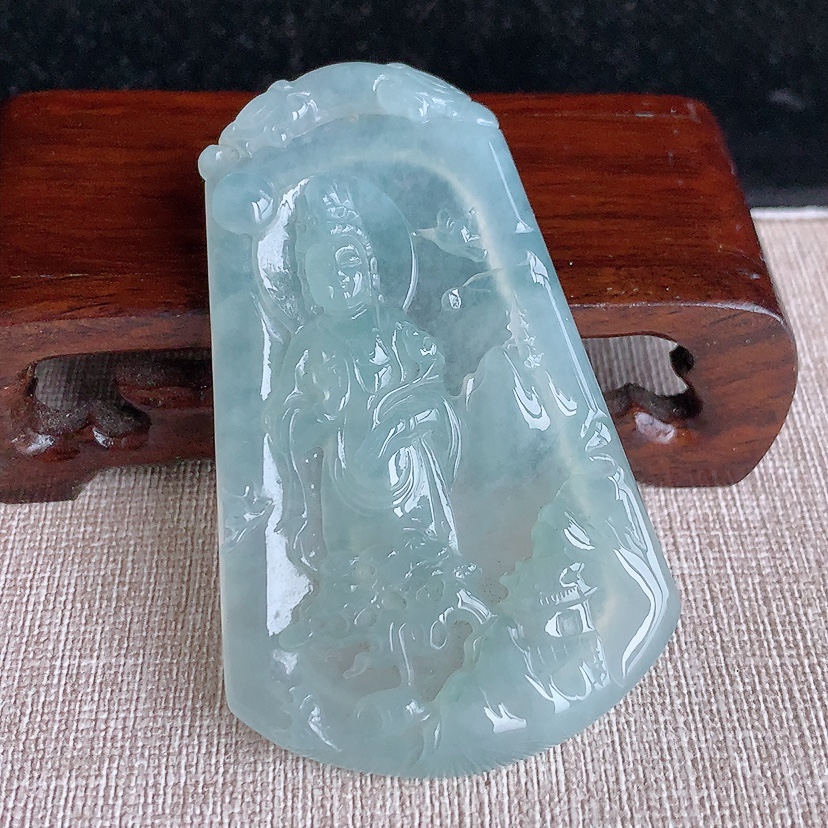 天然A货翡翠晴水山水观音吊坠 
尺寸67.2-41-6.3mm 重量30.66g 0322