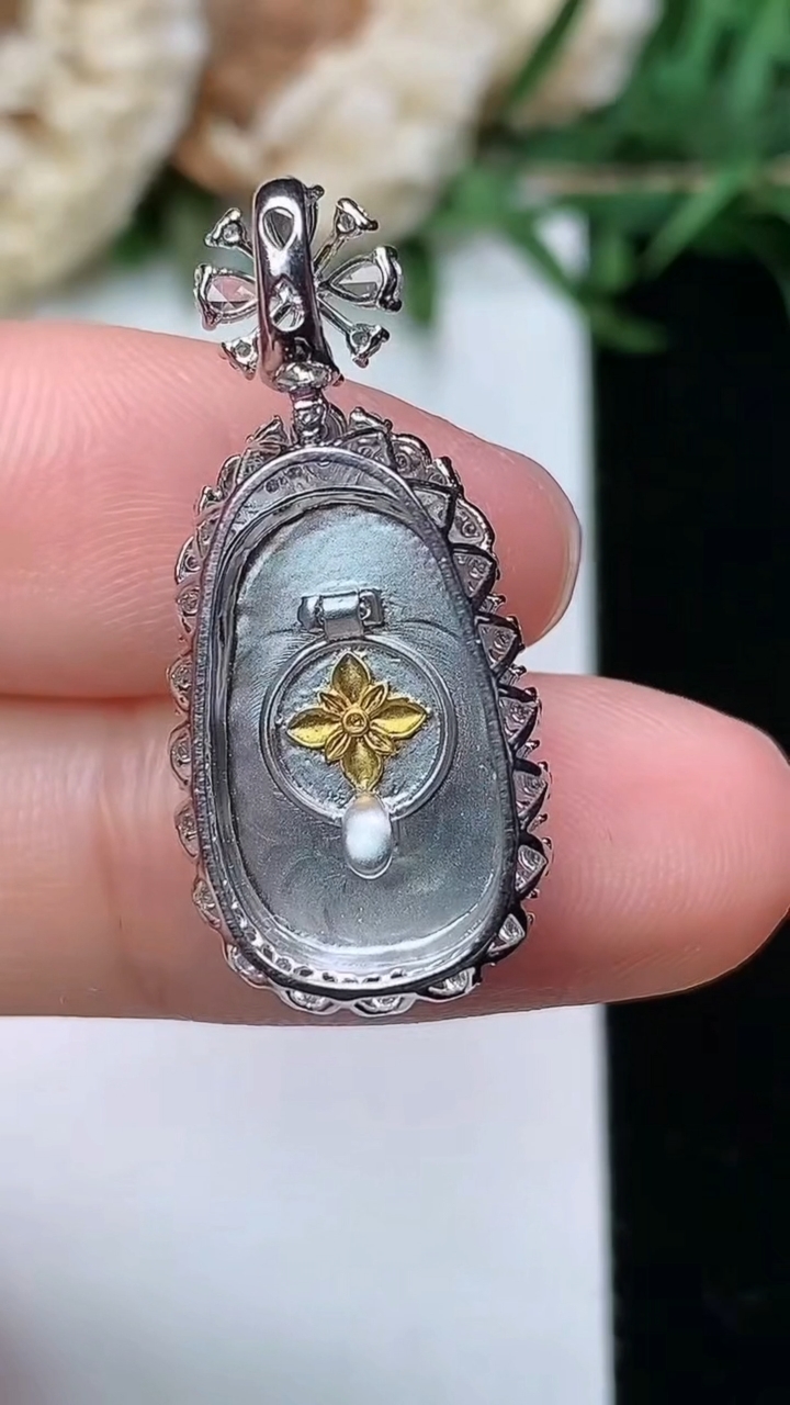 天然A货翡翠如意吊坠，尺寸28-12.7-7.4，裸石16-10，重量:2.66g
3月23日