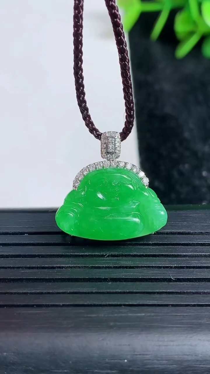 天然A货翡翠佛公吊坠尺寸19.2-19.5-6.2重量:2.42g
3月23日