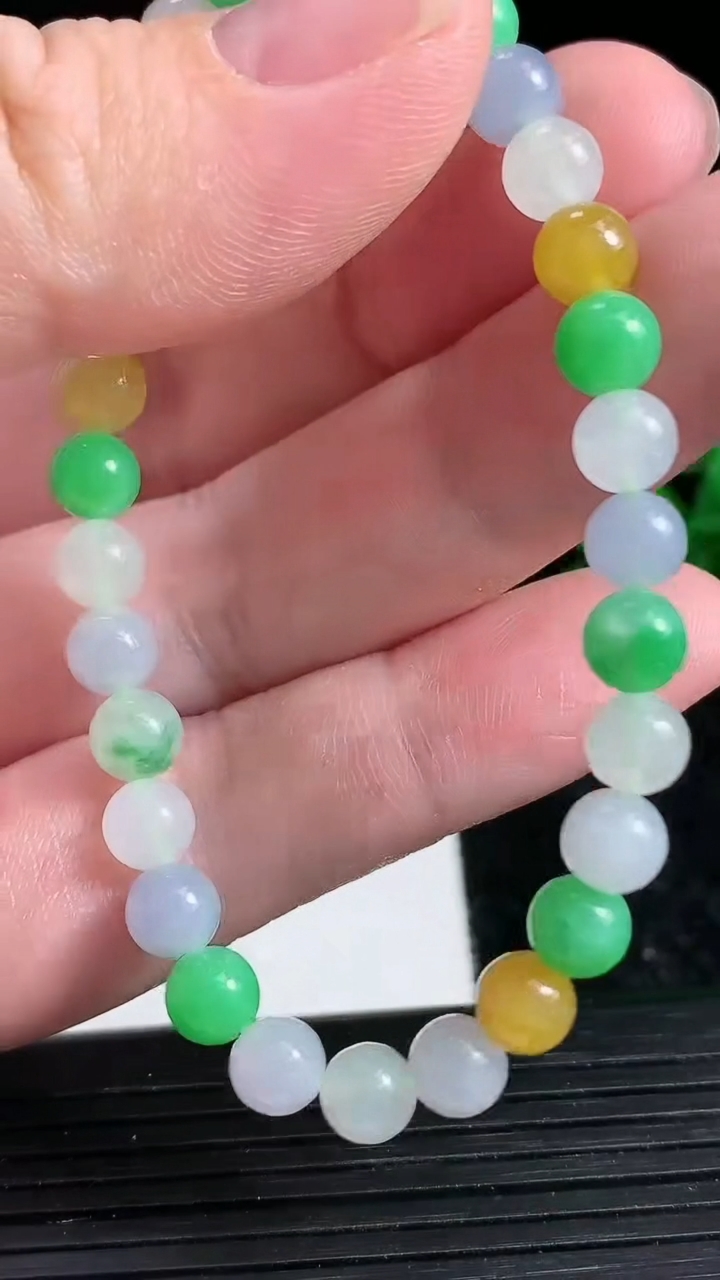 天然A货翡翠三彩圆珠手串尺寸5.8-30颗重量:10.92g3月23日
工厂直销收藏佳品,种好水足，色泽均匀，有种有色，上手高大气！