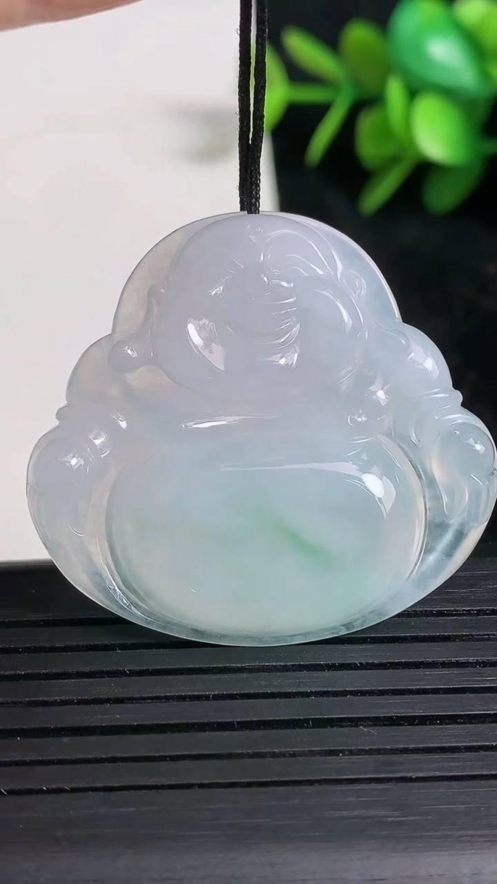 天然A货翡翠冰种飘花佛公吊坠尺寸35.9-39-5.9重量:12.95g
3月23日