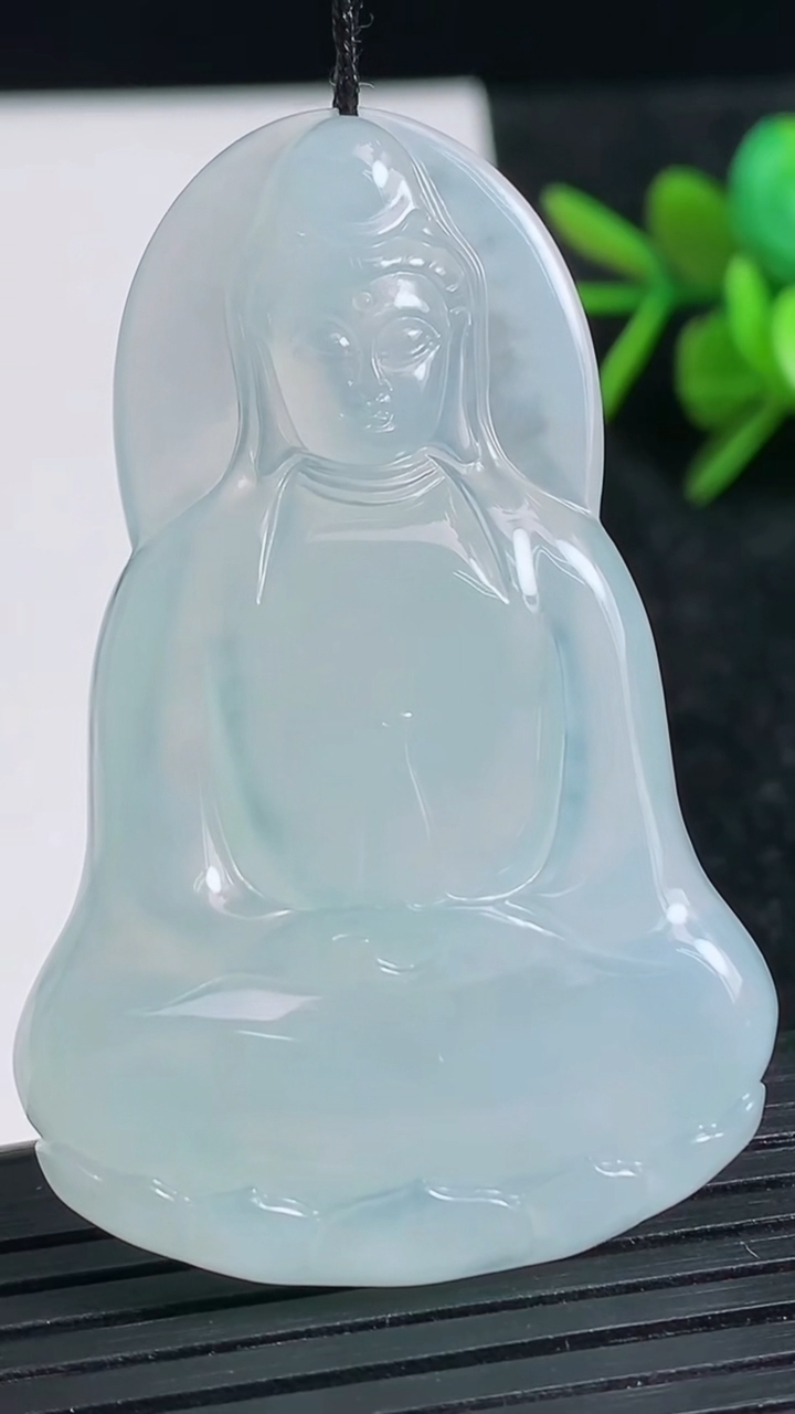 天然A货翡翠观音菩萨吊坠尺寸53-34.7-5.5重量:18.99g
3月23日