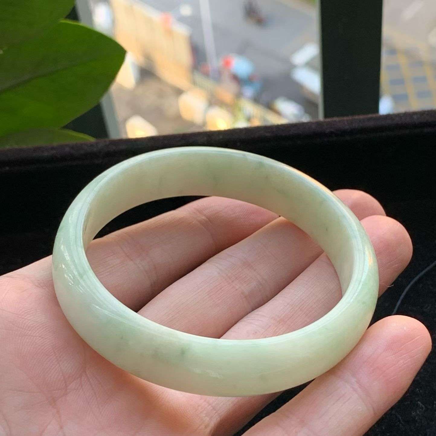 A货天然翡翠冰糯种黄飘花手镯59圈重量50.66
3月23日