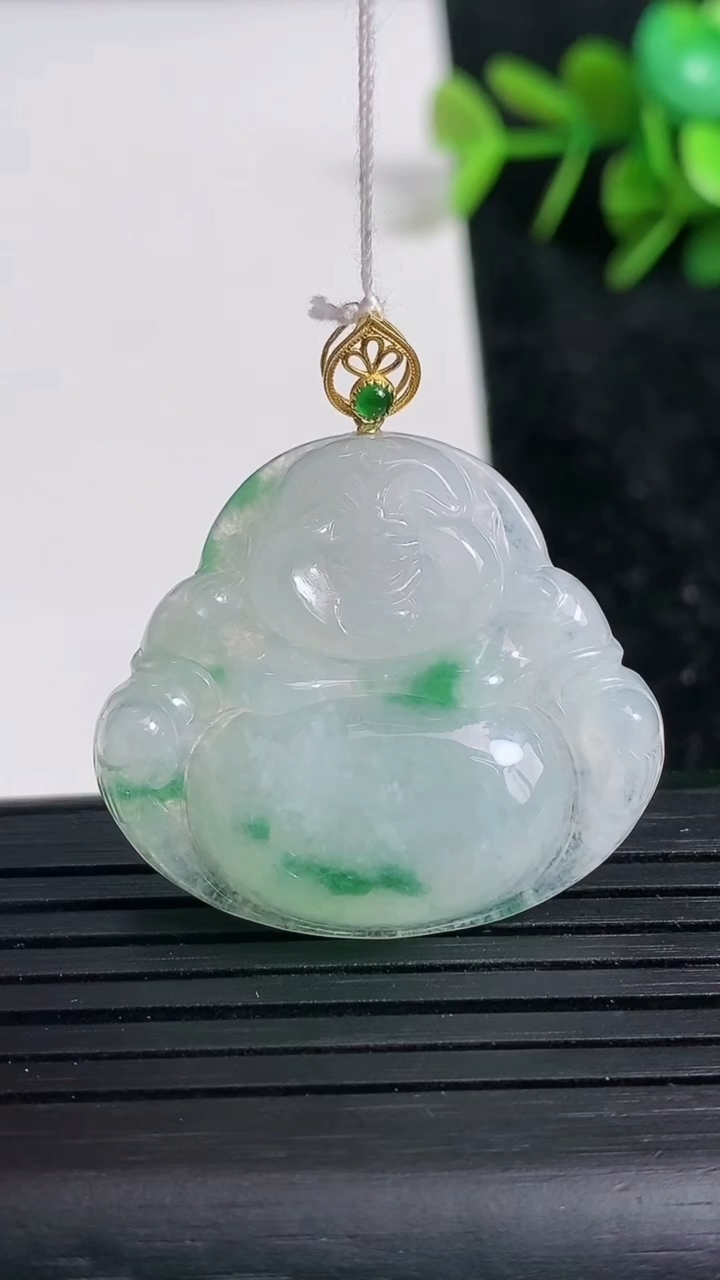 天然A货翡翠佛公吊坠尺寸28.5-32-5.8重量:8.32g
3月23日