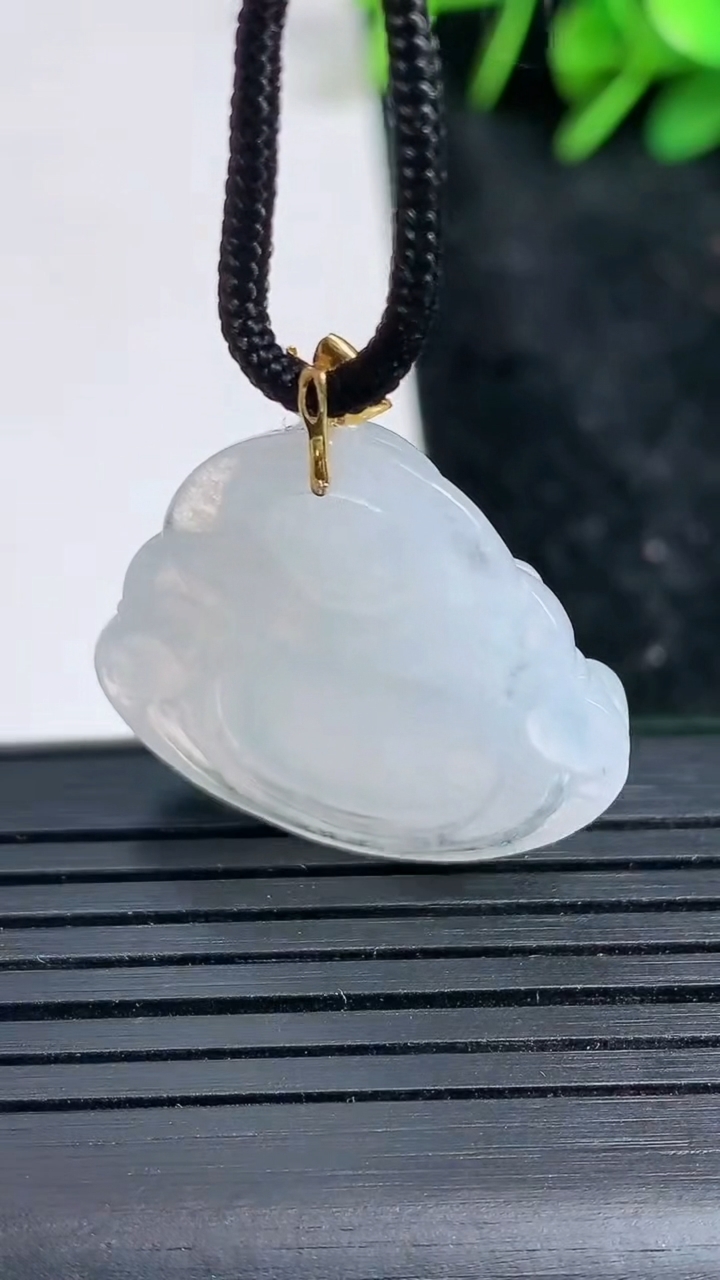 天然A货翡翠种白冰佛公吊坠尺寸25-26.8-6.1重量:6.21g
3月23日