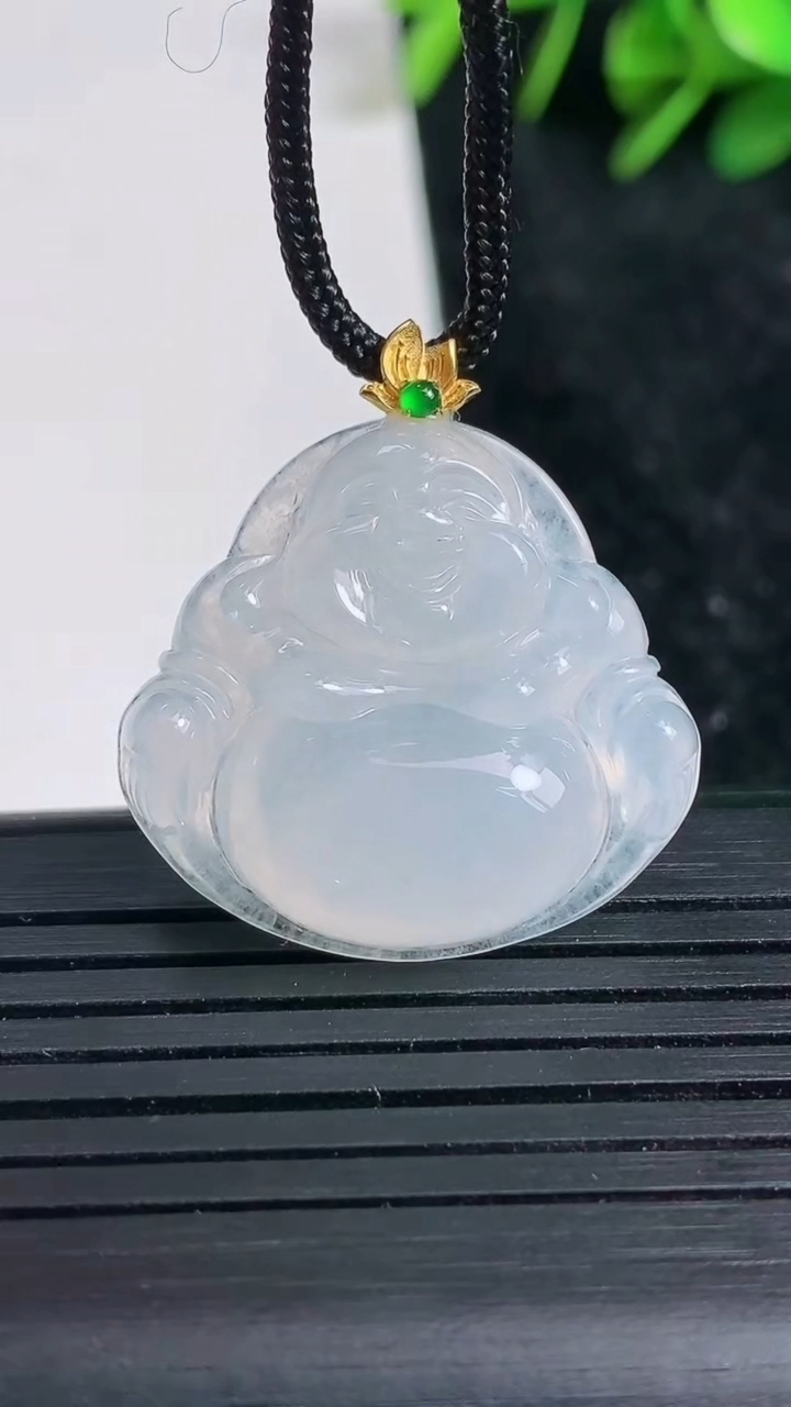 天然A货翡翠种白冰佛公吊坠尺寸25-26.8-6.1重量:6.21g
3月23日