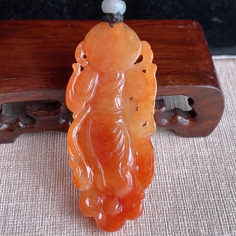 天然A货翡翠红翡关公吊坠 
尺寸62.8-27-11.6mm 重量29.20g 0322