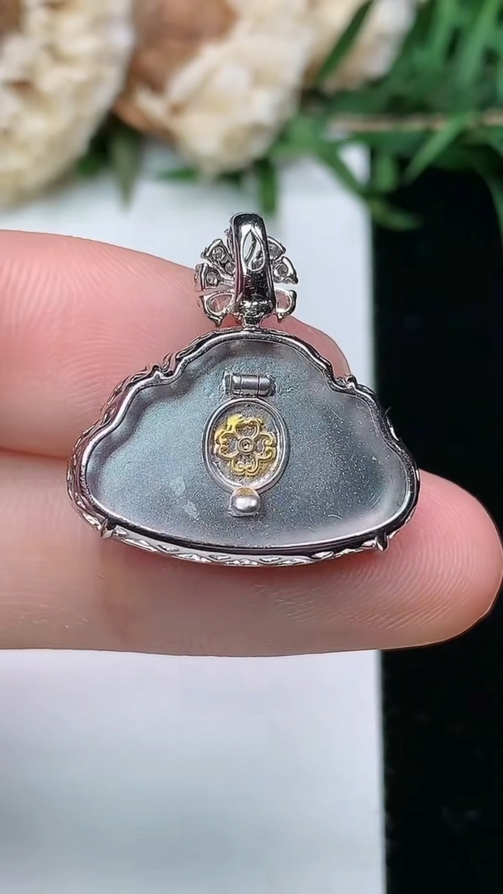 天然A货翡翠佛公吊坠，尺寸13.8-21-6，重量:3.49g
3月23日