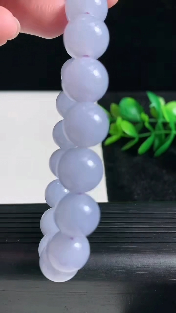 天然A货翡翠紫罗兰圆珠手串尺寸11.4-17颗颗重量:44.41g3月23日
工厂直销收藏佳品,种好水足，色泽均匀，有种有色，上手高大气！