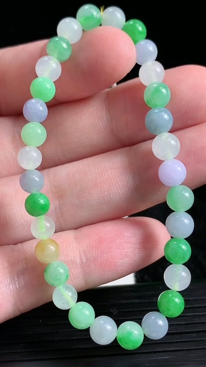 天然A货翡翠三彩圆珠手串尺寸6.1-31颗重量:10.66g3月23日
工厂直销收藏佳品,种好水足，