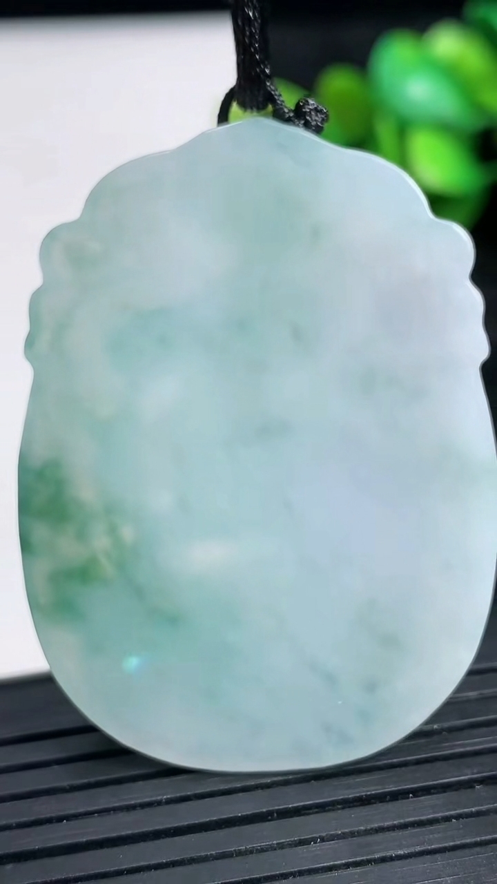 天然A货翡翠飘花生肖羊吊坠尺寸46.5-33.9-5.7重量:16.23g
3月23日