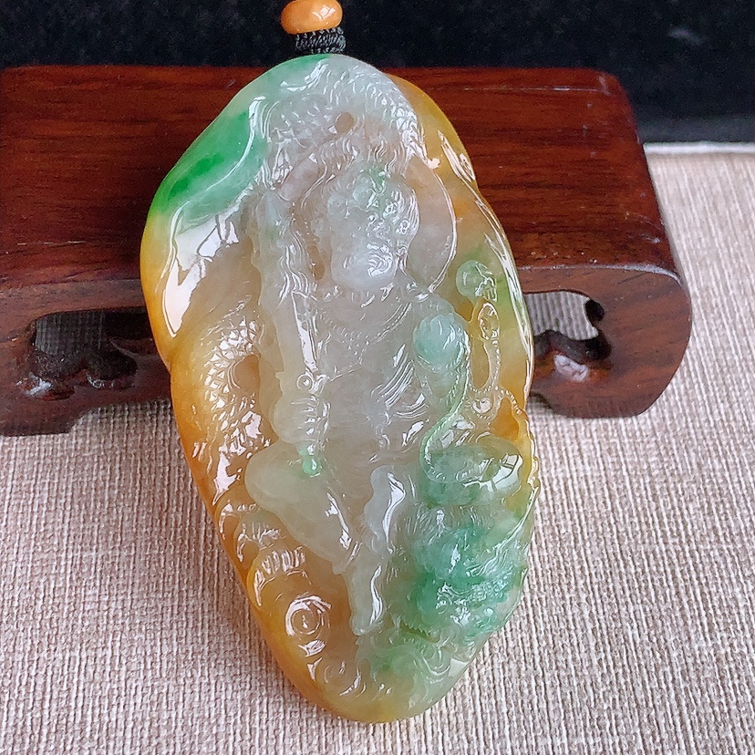 天然A货翡翠黄加绿双彩不动明王吊坠 
尺寸70.5-39.3-11mm 重量48.96g 0322