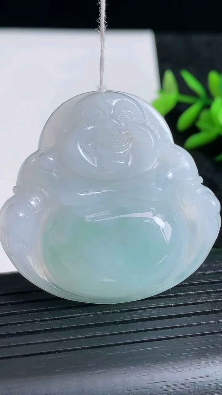 天然A货翡翠佛公吊坠尺寸41.8-43.4-9.3重量:25.54g
3月23日