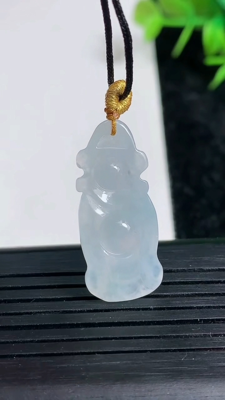 天然A货翡翠财神爷吊坠尺寸28.4-12.5-5.8重量:3.42g
3月23日