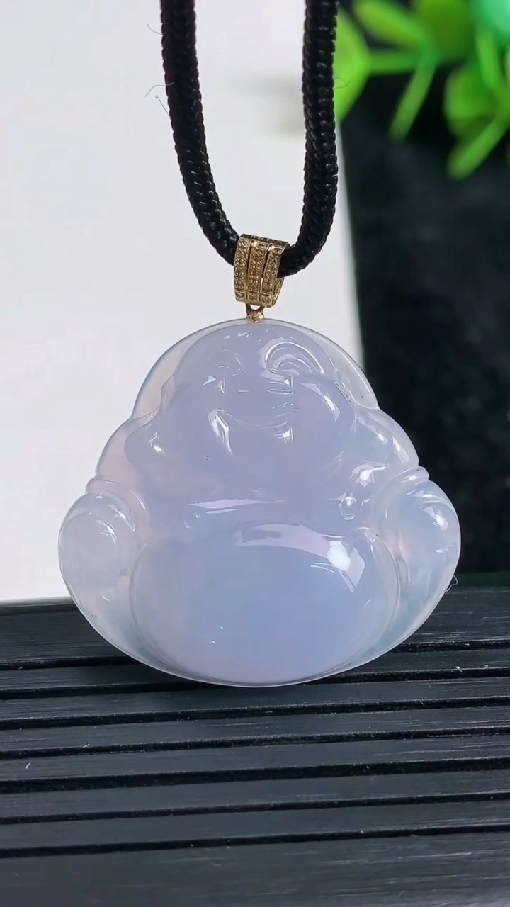 天然A货翡翠18K金紫罗兰佛公吊坠尺寸26.2-29-5.4重量:6.46g
3月23日