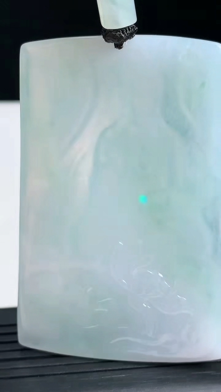 天然A货翡翠普贤菩萨吊坠尺寸66-44.1-5.7重量:47.47g
3月23日