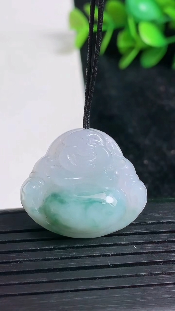 天然A货翡翠飘花佛公吊坠尺寸23-27.5-7.7重量:7.37g
3月23日