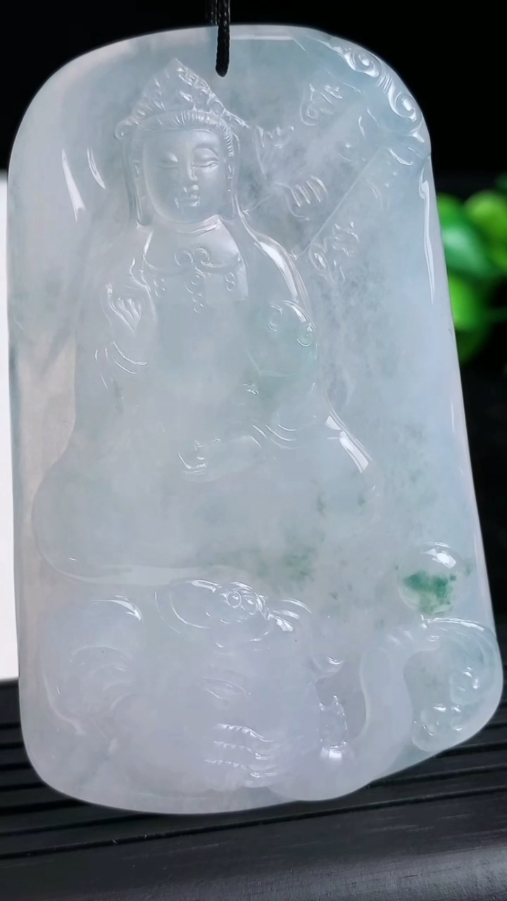 天然A货翡翠种飘花普贤菩萨吊坠尺寸69.9-44.7-5重量:38.75g
3月23日